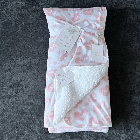 NWT Heart Valentine’s Baby Blanket - Picture 1 of 9